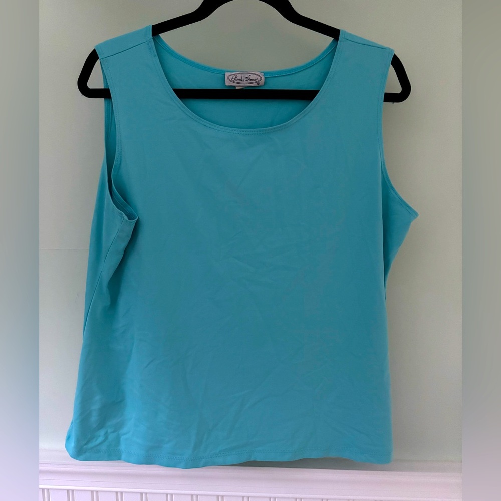 Aqua blue stretch tank.